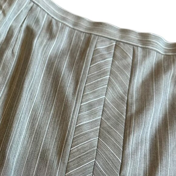 Escada Grey Pinstripe Pencil Skirt New Wool Luxury Office Size 42 Large Women's - Picture 5 of 10